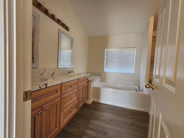 1843 Keyes Rd — Photo 14