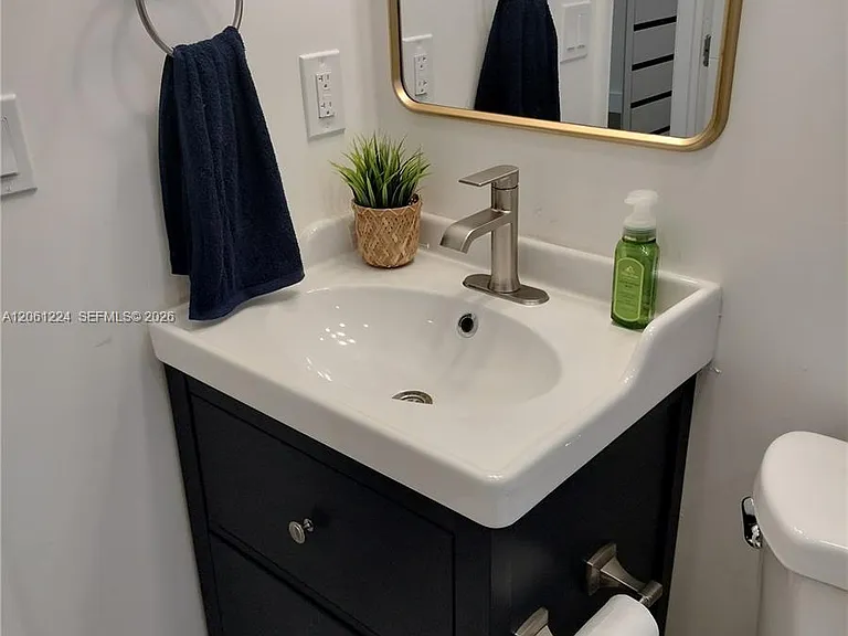 2700 SW 28th Ct — Photo 14