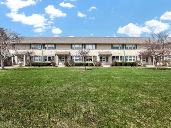 4919 North Santa Monica BOULEVARD, Whitefish Bay, WI 53217