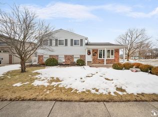 381 Armitage Dr, Monroe, MI 48162