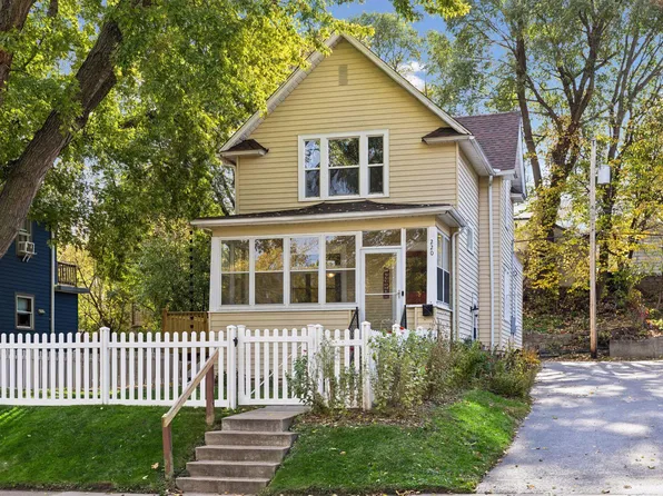 220 Winifred St W, Saint Paul, MN 55107