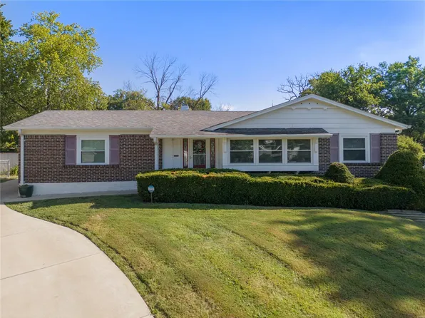 323 Wembley Ln, Ballwin, MO 63021