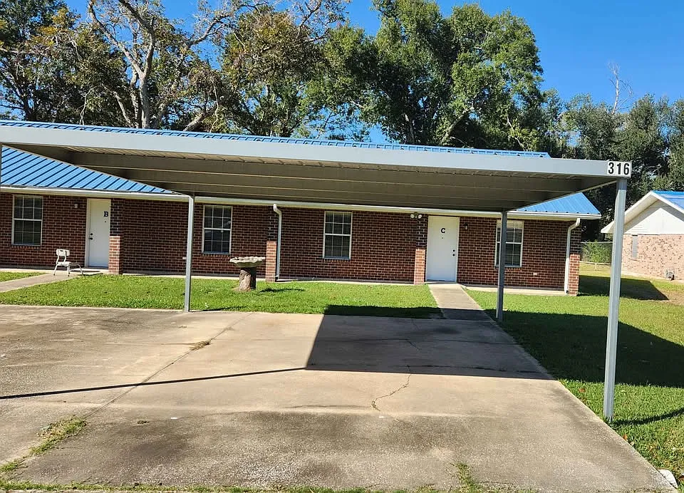 2 bed, 840 sqft, $950 — Photo 2