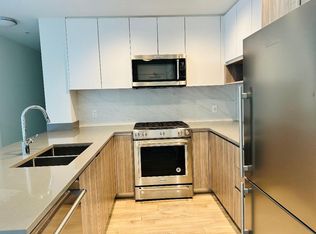 8940 University Cres #905, Burnaby, BC V5A 0E7
