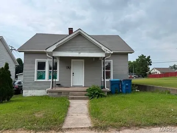 73 E Penning Ave, Wood River, IL 62095