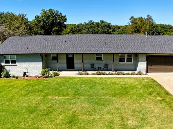 13491 Saint Andrews Dr, Siloam Springs, AR 72761