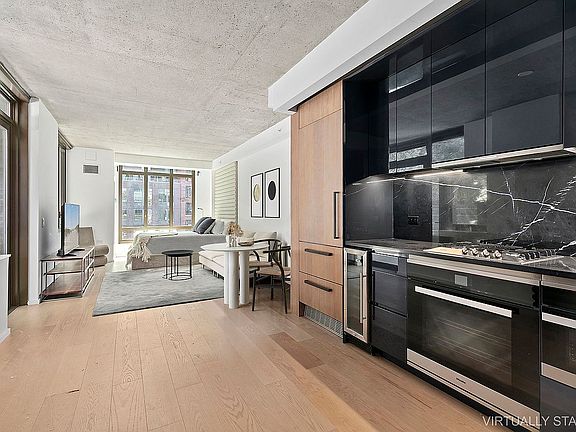 2nd image of 196 Orchard St APT 4P