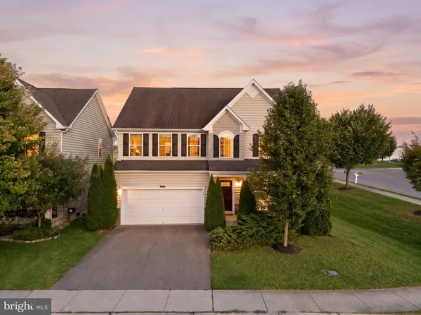 18 Tollerton Trl, Falling Waters, WV 25419