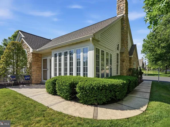 185 Lions Gate Cir, Souderton, PA 18964