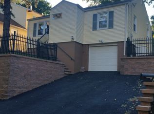 21 Valley View St, Bloomingdale, NJ 07403