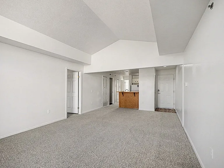 Brentwood Park Apartments — Photo 28