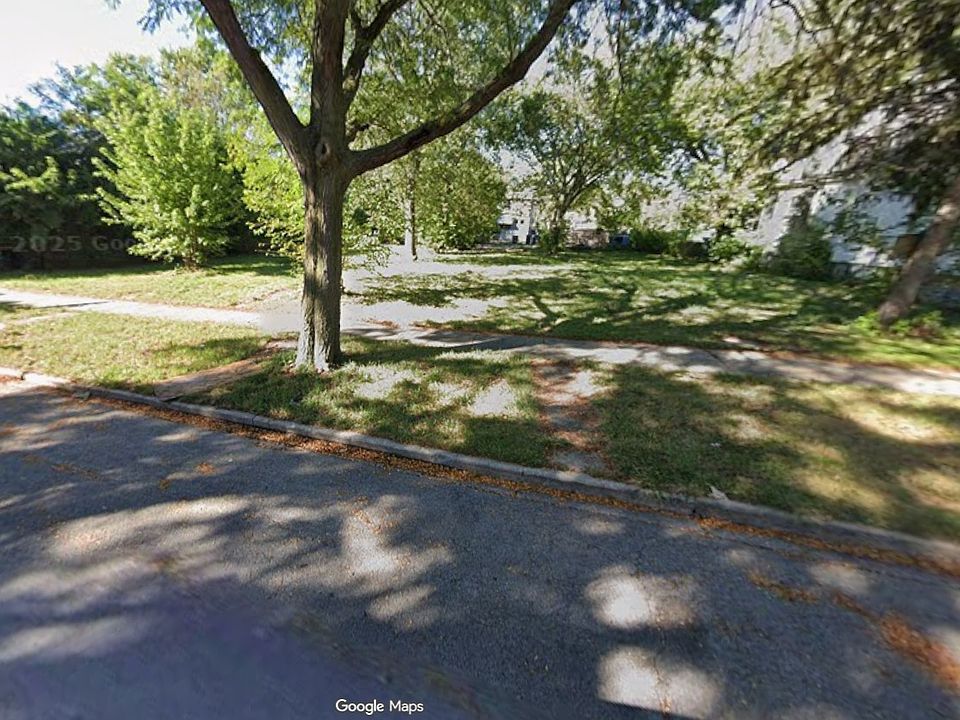 2nd image of 224 W 108th Pl