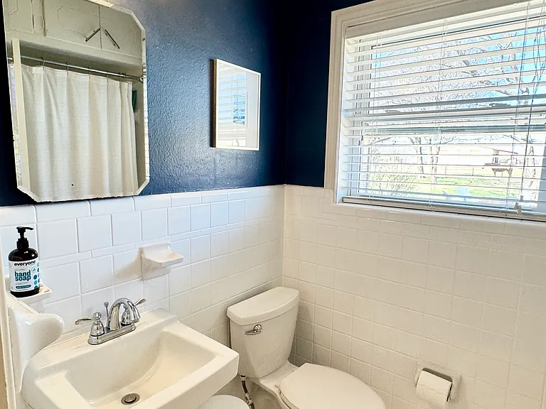 880 Estelle Ln — Photo 7