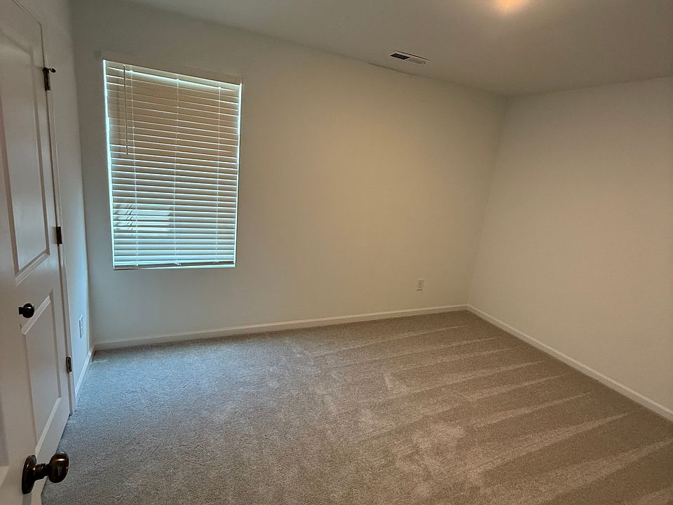 Upstairs Bedroom 1