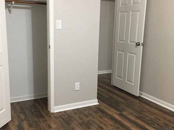 4th image of 411 W Bristol Ct