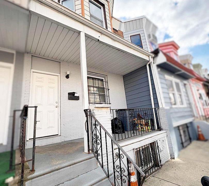 1st image of 664 E Wensley St