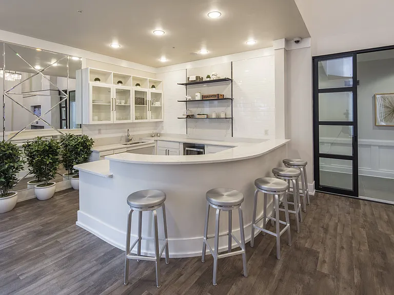 Lakeshore Lofts — Photo 5