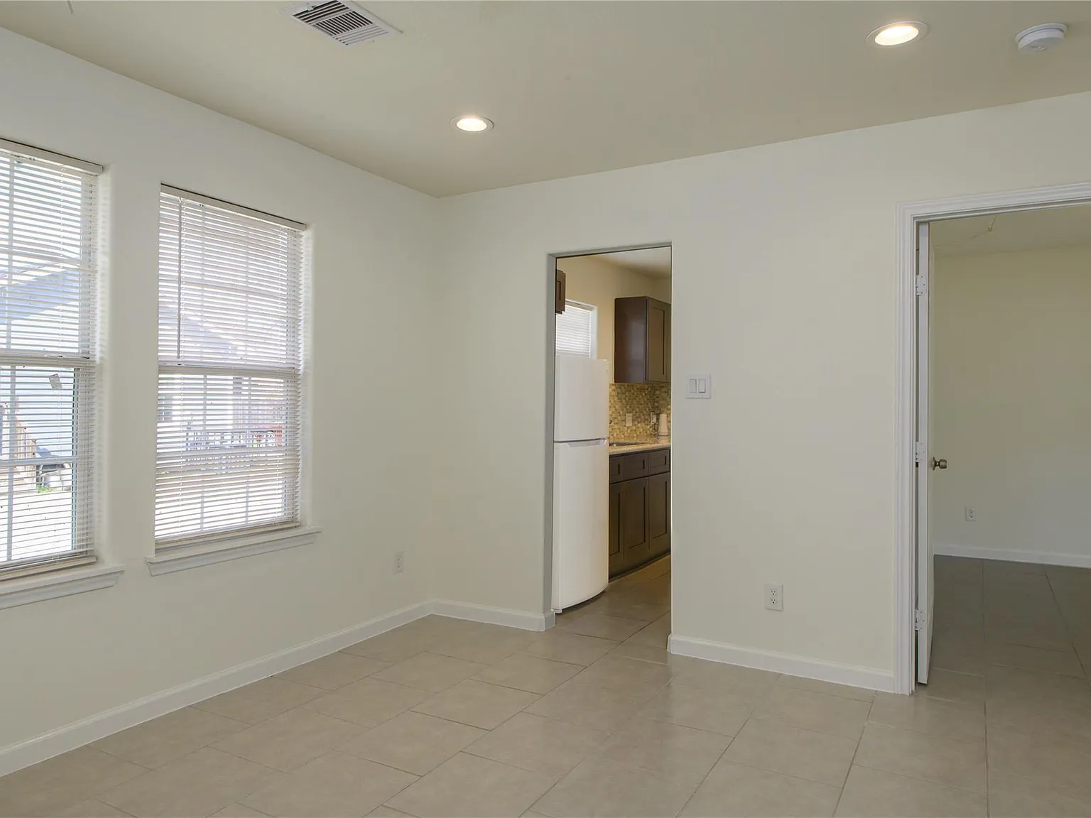 2 bed, 1.0 bath, 600 sqft, $1,150 — Photo 4