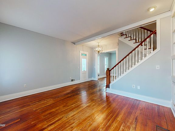 4th image of 2128 Grinstead Dr
