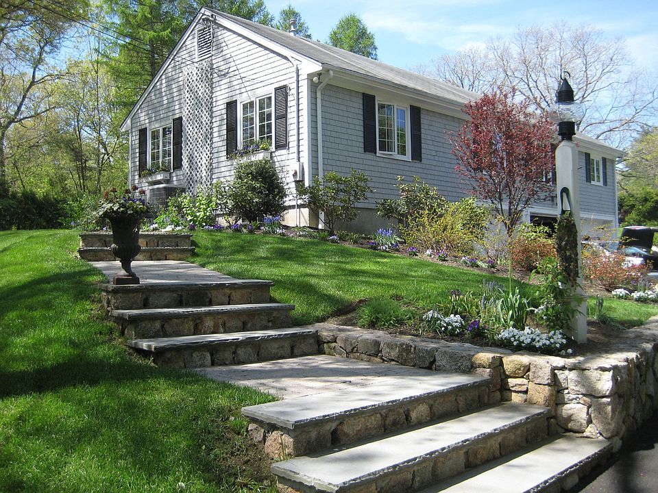 beautiful cape home in lovely setting