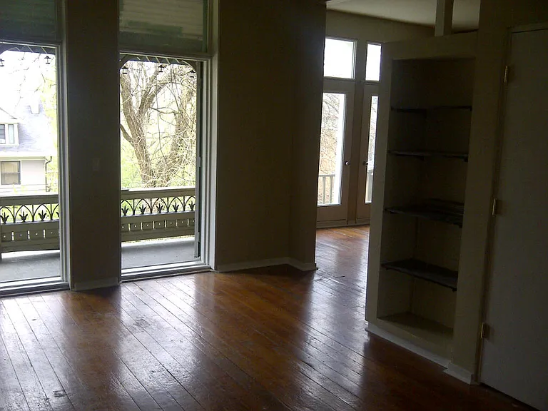 2112 Saint James Ave #2 — Photo 8