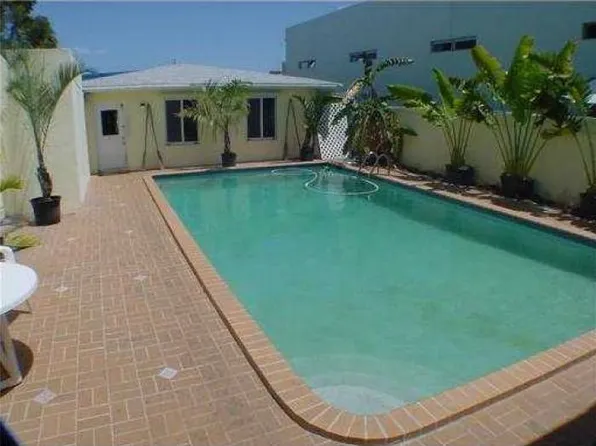 691 NW Seven Street Rd, Miami, FL 33136