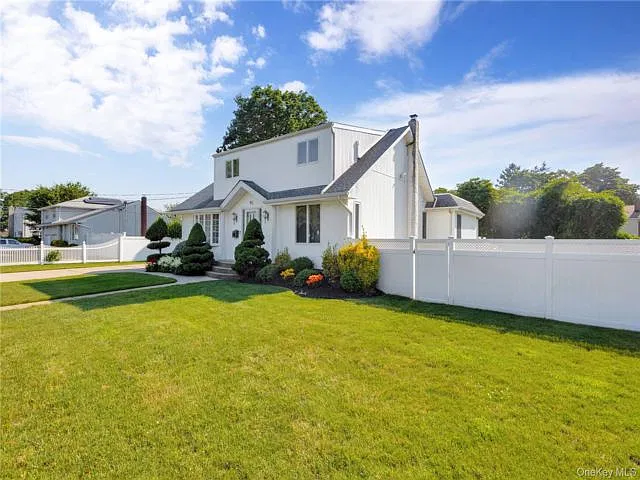2 bed, 1.0 bath, 1000 sqft, $2,500 — Photo 2