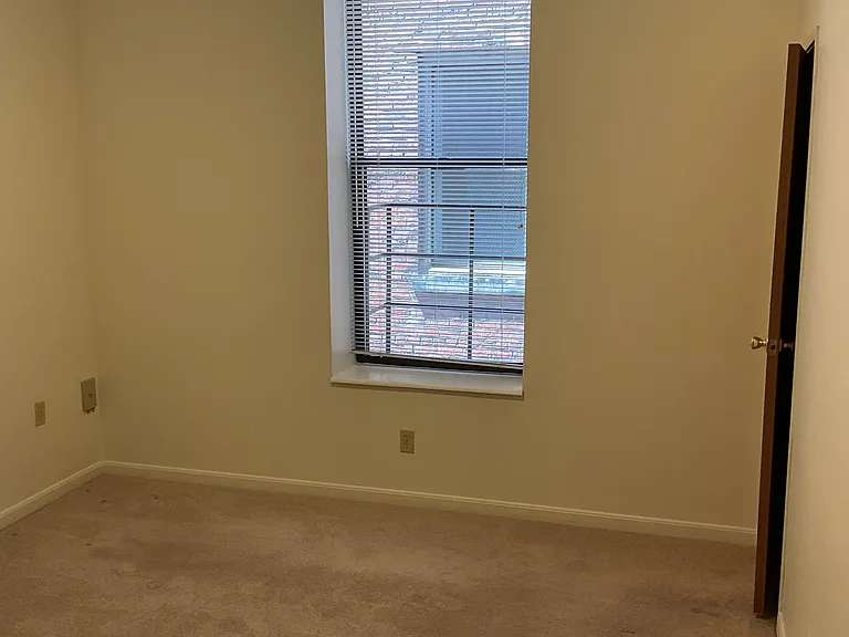 225 W 9th St #5 — Photo 7
