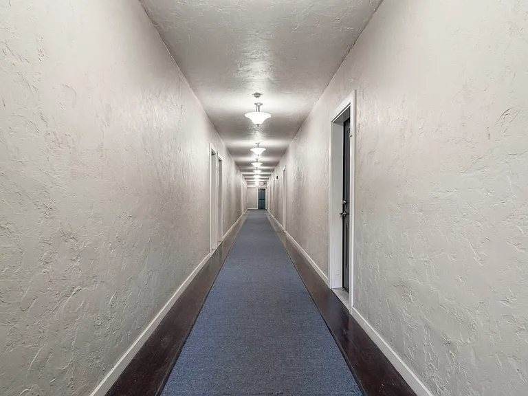 Coliseum Apartments — Photo 5