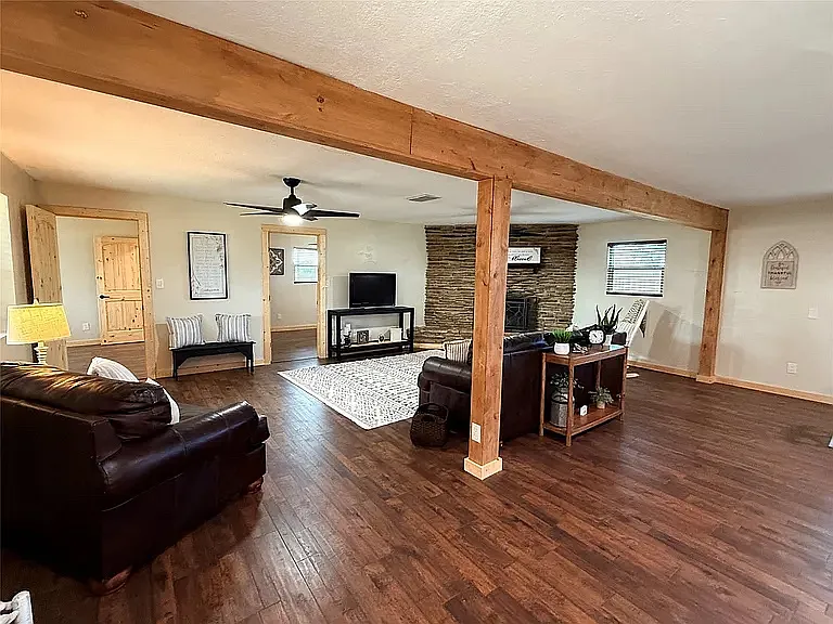 1576 County Road 454 — Photo 2