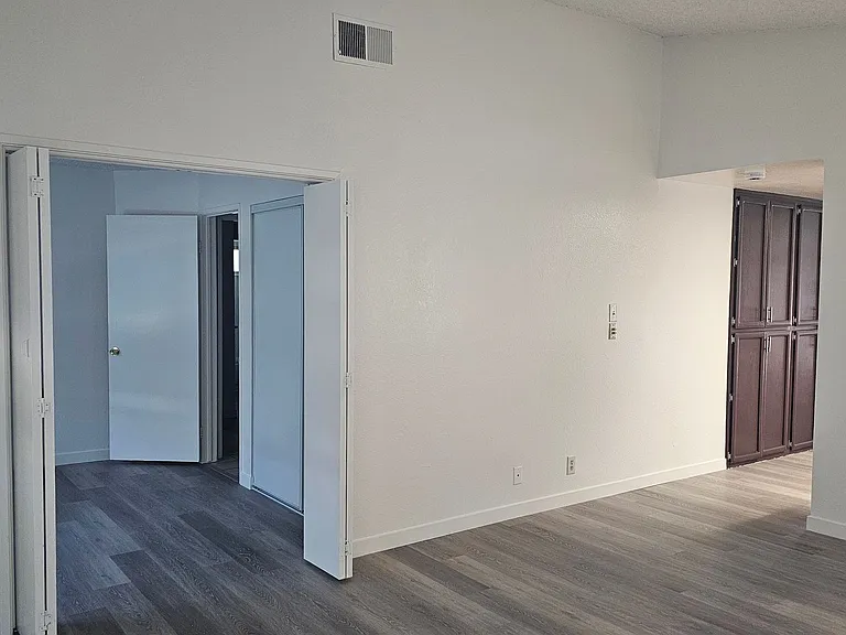 385 Portsmouth Ave — Photo 14