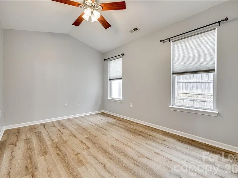 2052 Shady Pond Dr — Photo 13