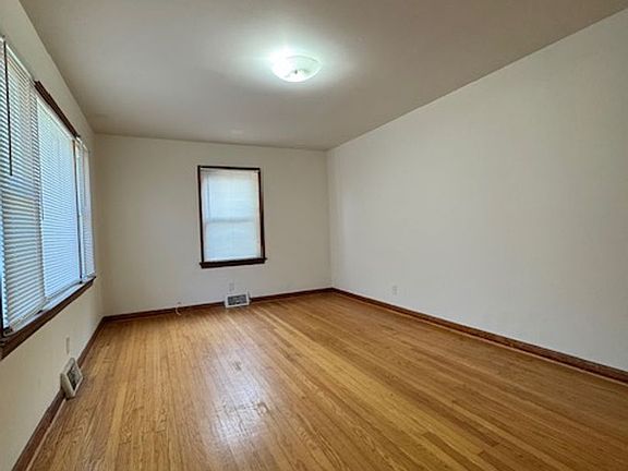 2nd image of 906 N Audubon Ave