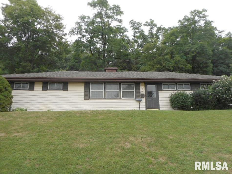 1st image of 1009 NE Rock Island Ave