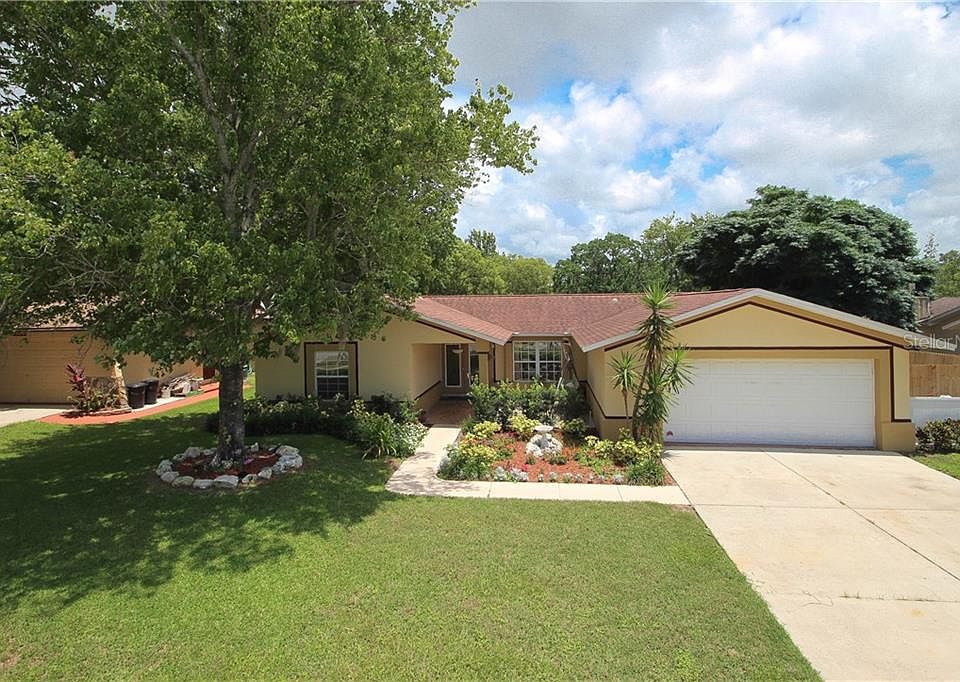 1st image of 7806 Lakeside Woodlands Dr
