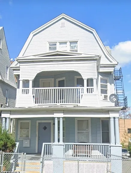 314 William St — Photo 1