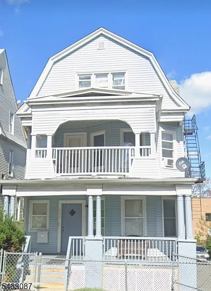 314 William St