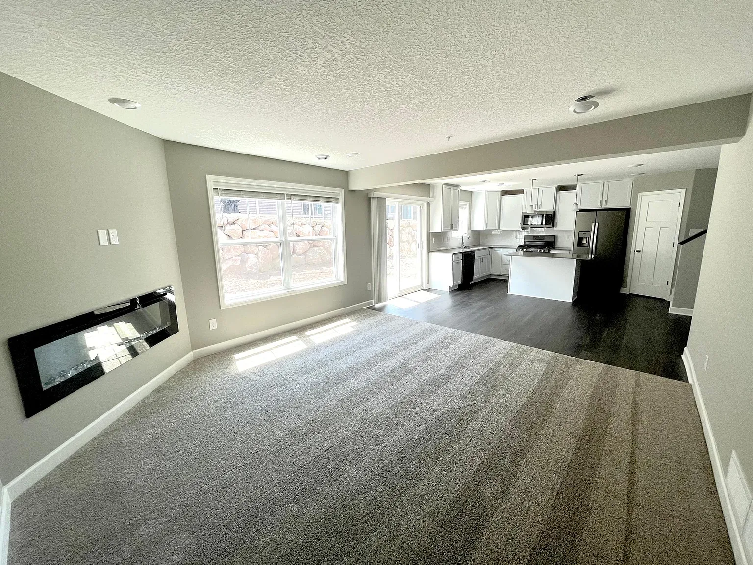 3 bed, 2.5 bath, 1804 sqft, $2,550 — Photo 3