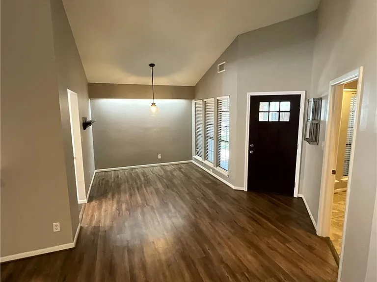 519 Rattan Dr — Photo 5