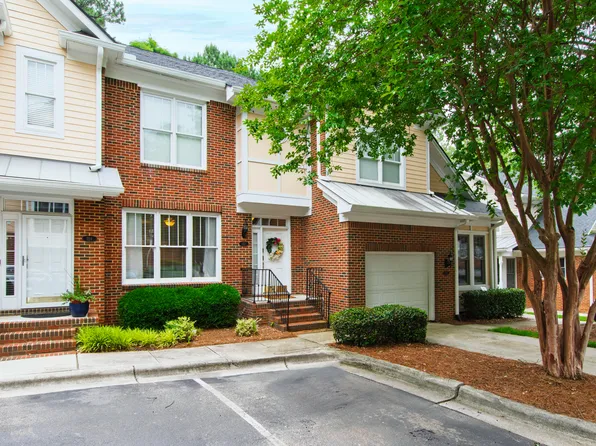 222 Ashton Hall Ln, Raleigh, NC 27609