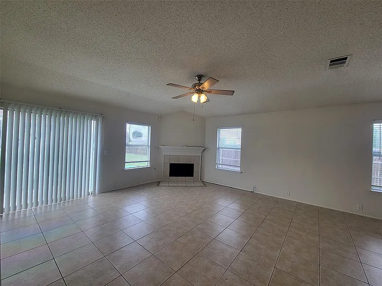 1411 Dundee Dr — Photo 16