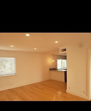 4th image of 1310 E 51st St