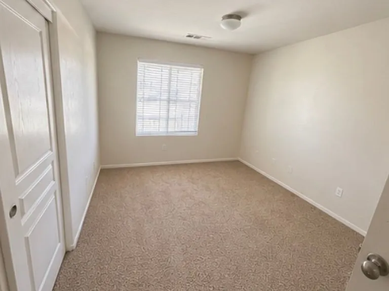 6336 W Clinton Ct — Photo 6
