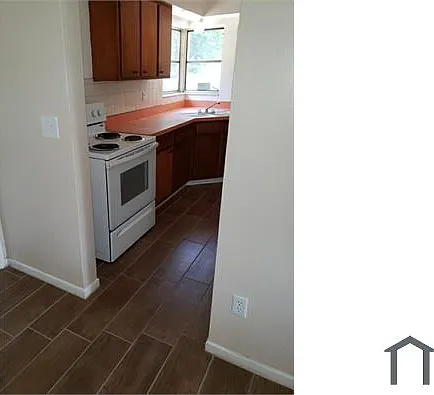 1168 Penfield Ave — Photo 5