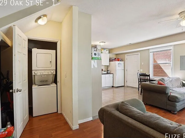 629 Oak St SE #1 — Photo 8