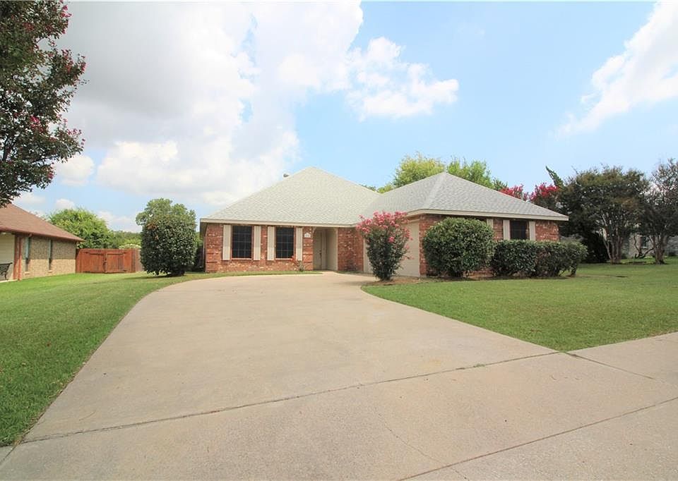 1st image of 4605 Lake Hill Dr