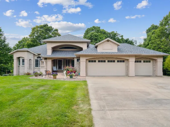 10849 Golden Oaks Dr, Dubuque, IA 52003
