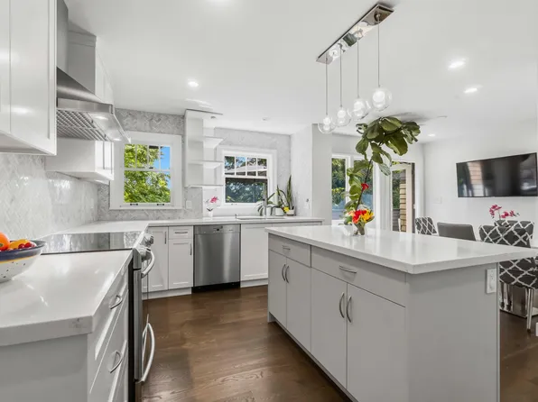 1188 Laurier Ave, Vancouver, BC V6H 1Y5
