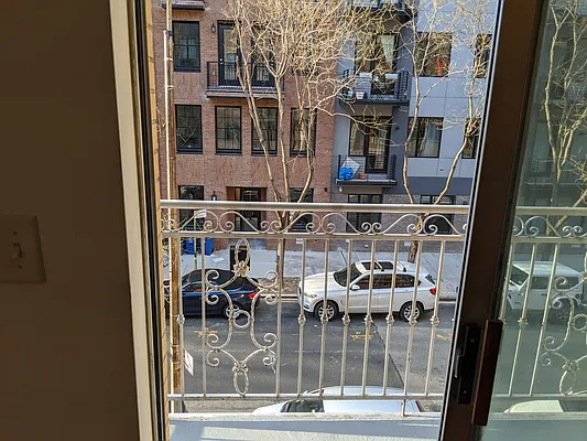 Rented by Cezanne Outlet LLC | media 7