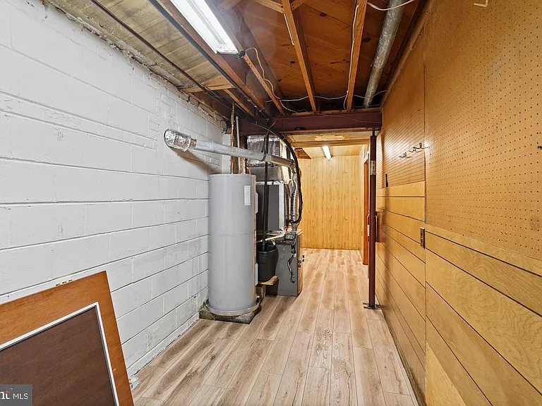 1100 Maple Ave E — Photo 15